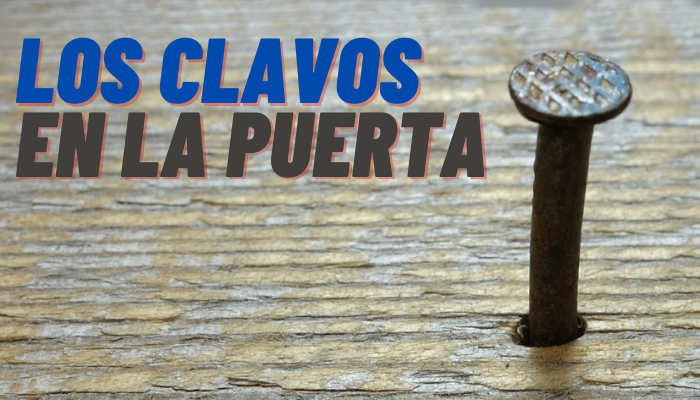 LOS CLAVOS EN LA PUERTA